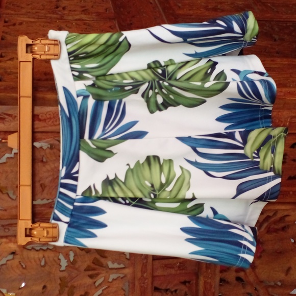 Shein: Shorts - Picture 3 of 6